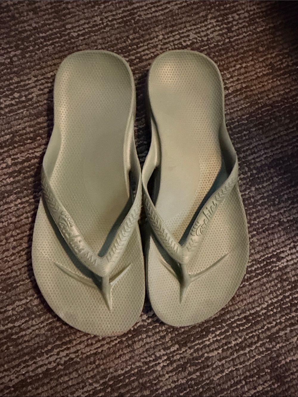 Archies Flip Flop Sandals in Olive Green size 7 - Picture 2 of 6